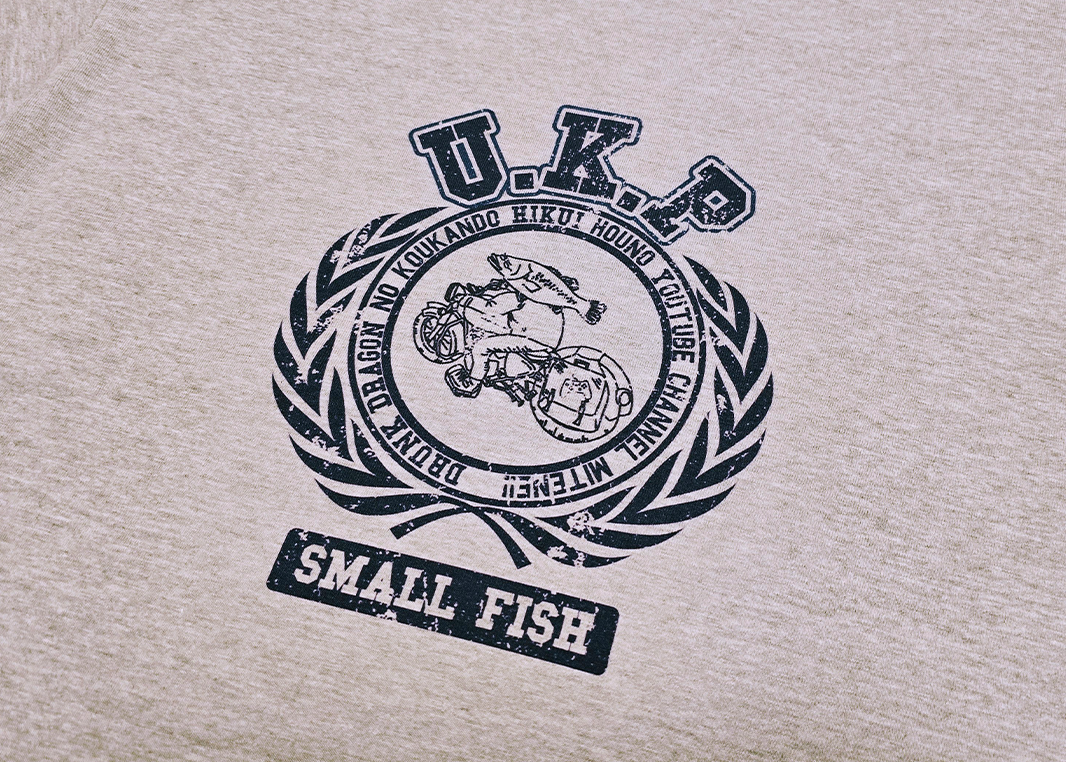 【受注生産】タクゲー「UKP カレッジ風ロゴ」Tシャツ(ミックスグレー)